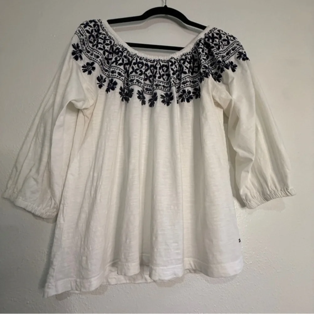 Tommy Hilfiger White Boho Peasant Blouse w/Black Embroidery. Sz L.